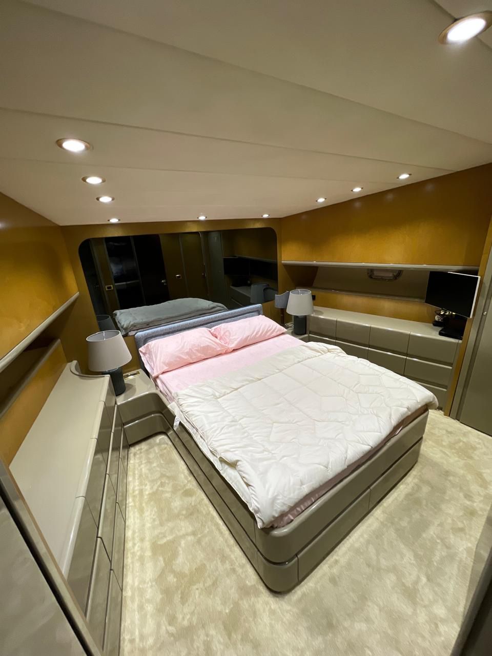 Techno lounge lighting